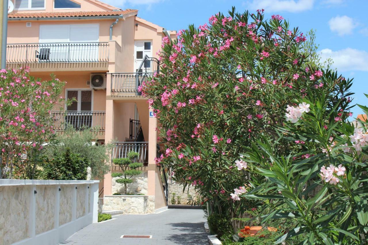 Apartments Villa Jelena Vodice Exterior foto